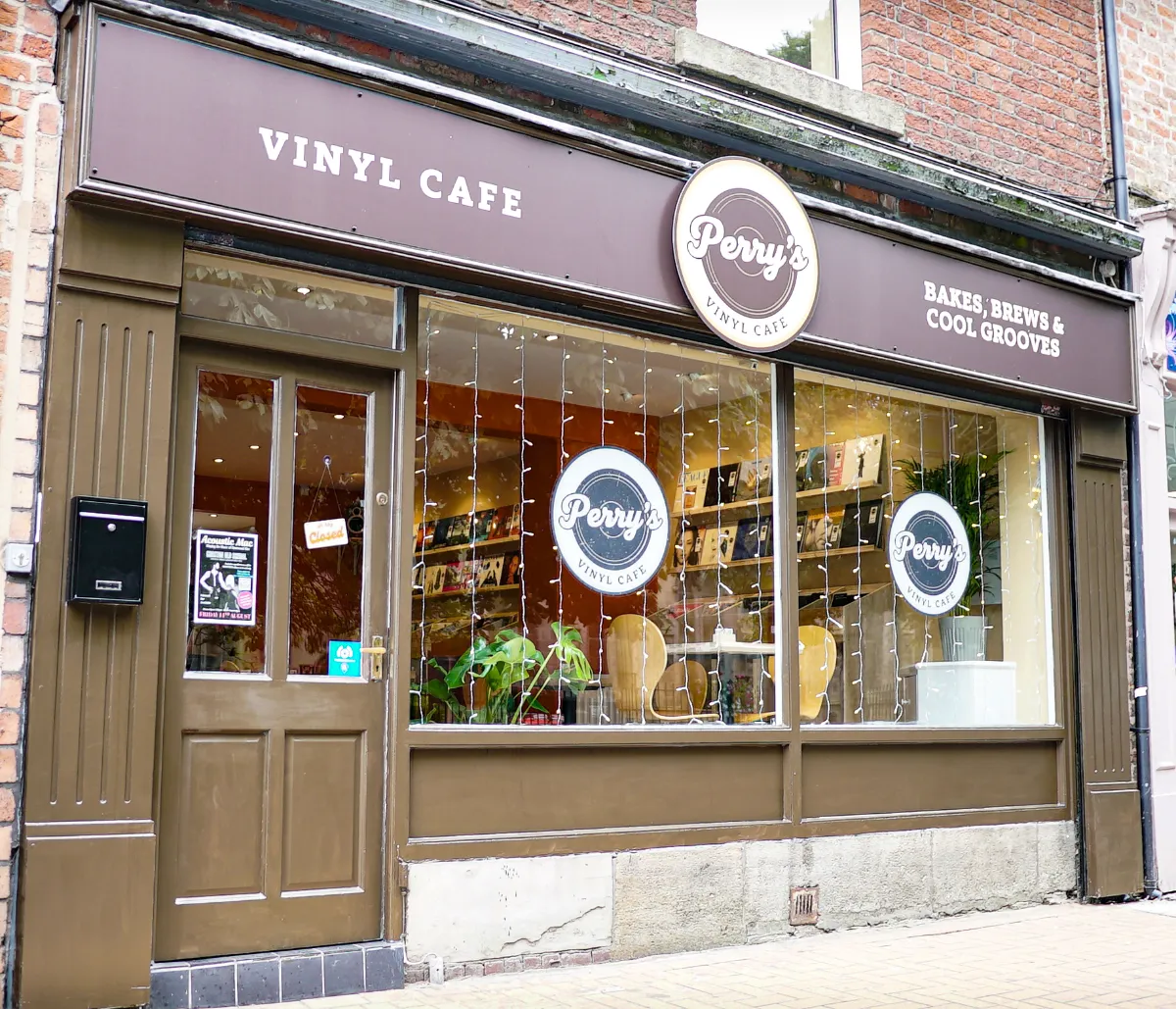 Perry's Vinyl Cafe - Preview 3