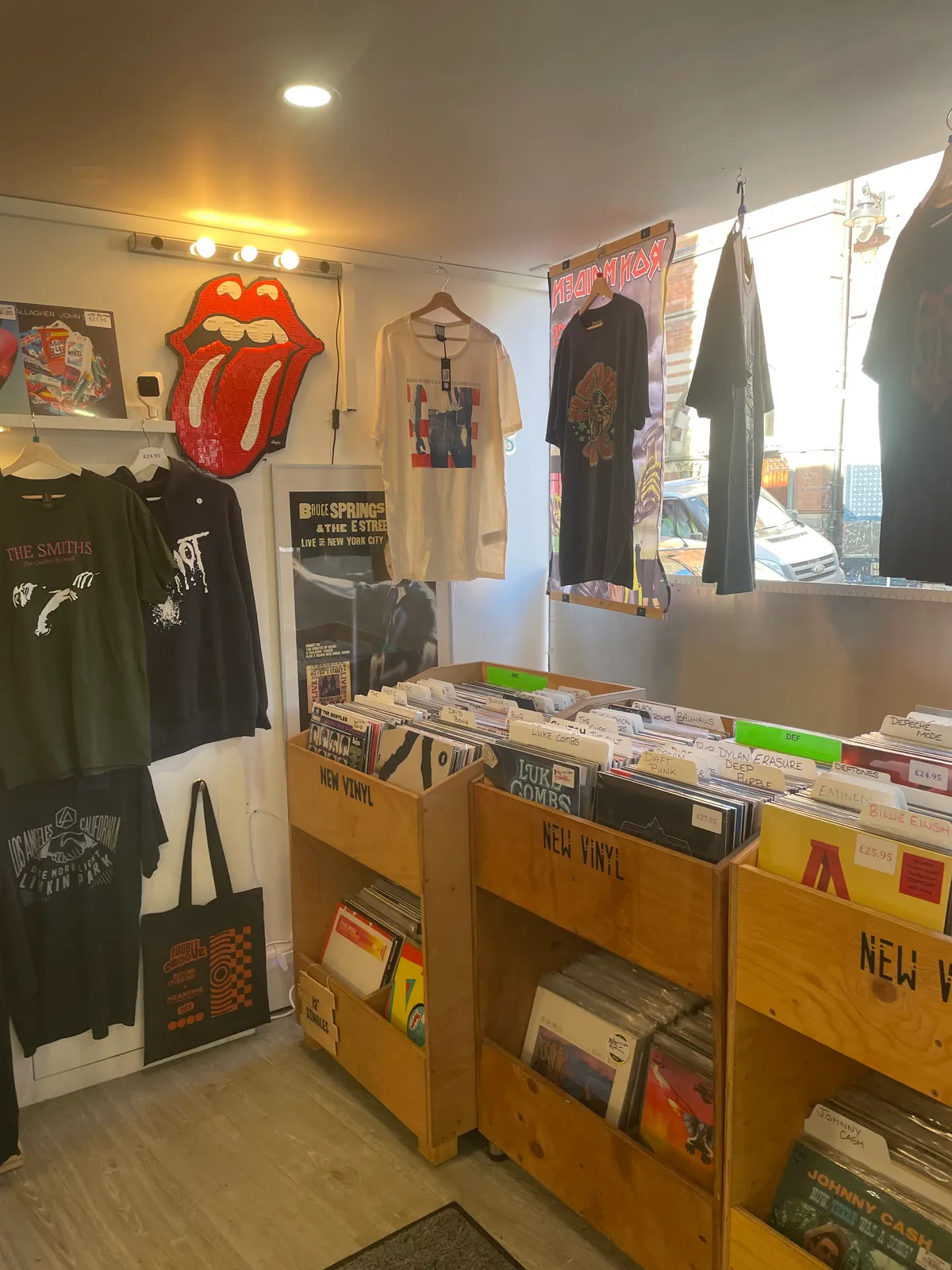 Vinyl Attraction - Preview 3